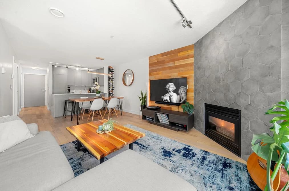 404 124 W 3RD STREET, North Vancouver, BC — Residential for Sale - Main Photo