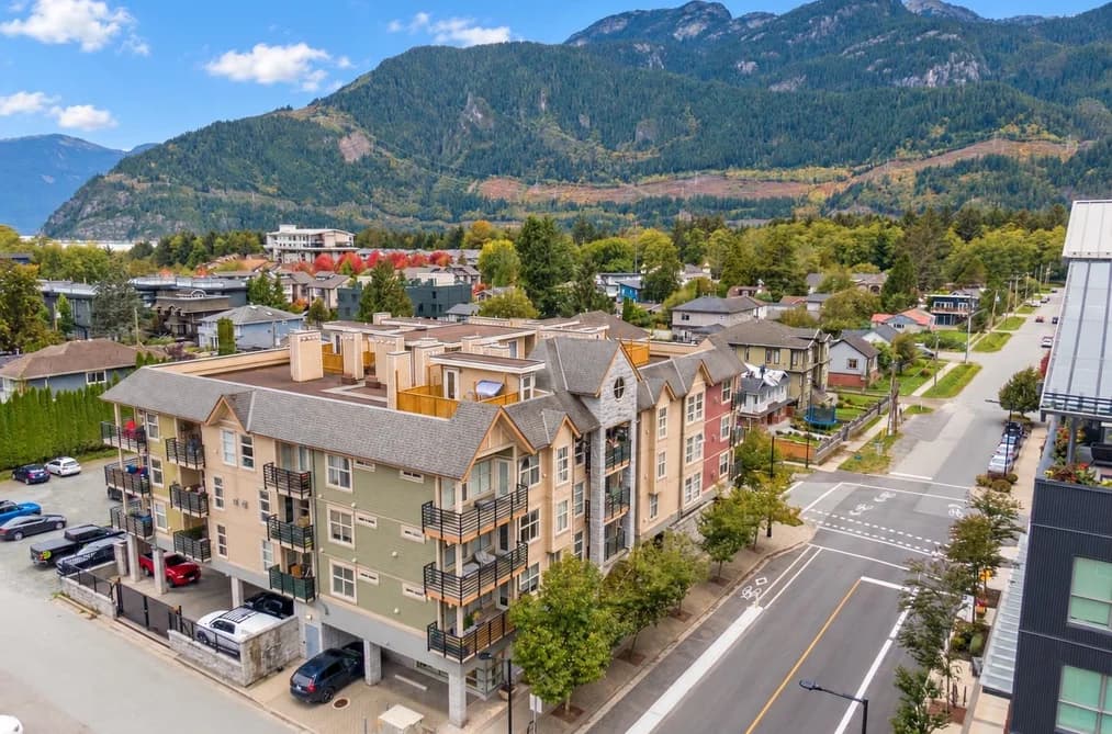 404 1310 VICTORIA STREET, Squamish, BC — Residential for Sale - Photo 2