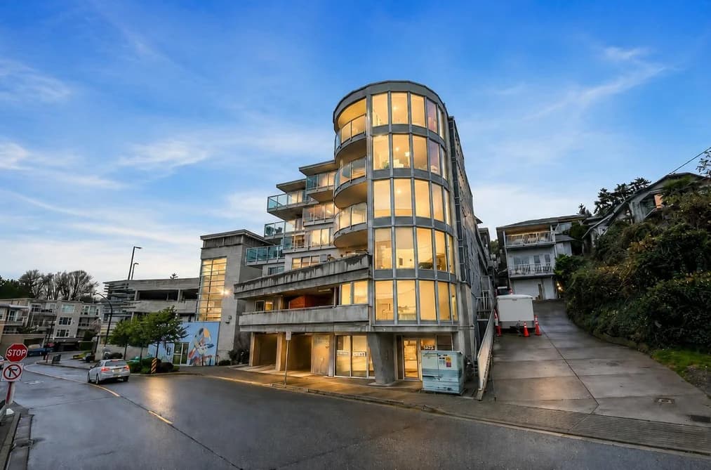 404 14955 VICTORIA AVENUE, White Rock, BC — Residential for Sale - Main Photo