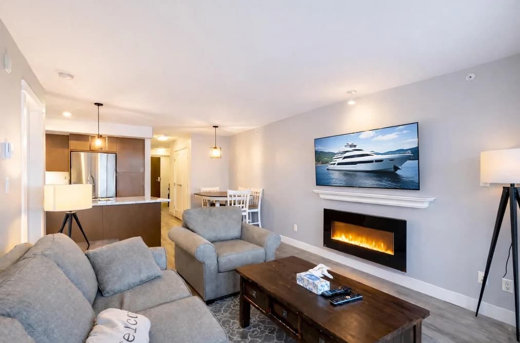 404 14955 VICTORIA AVENUE, White Rock, BC — Residential for Sale - Photo 2
