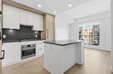 Condo for sale at 404 2268 E Broadway Vancouver British Columbia - MLS: R3153544