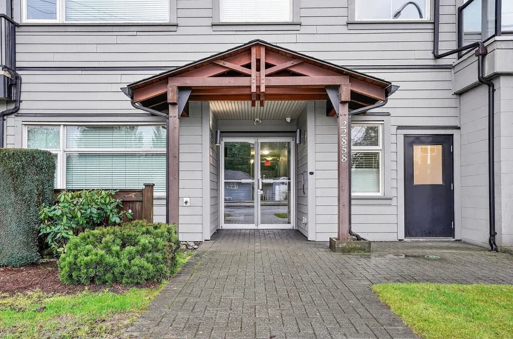 404 22858 LOUGHEED HIGHWAY, Maple Ridge, BC — Residential for Sale - Photo 2