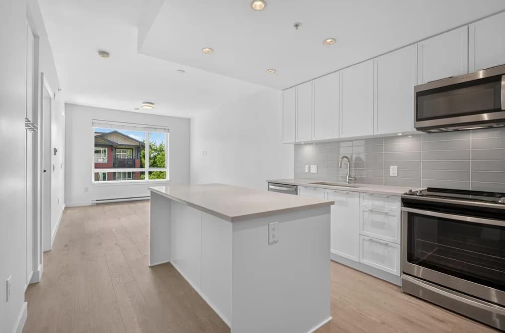 404 2382 ATKINS AVENUE, Coquitlam, BC — Residential for Sale - Photo 2