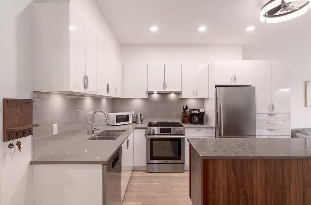 404 2666 DUKE STREET, Vancouver, BC — Residential for Sale - Photo 2