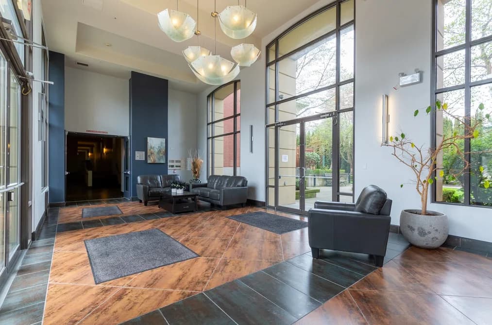 404 2970 KING GEORGE BOULEVARD, Surrey, BC — Residential for Sale - Photo 2