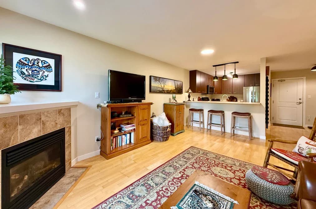 404 5631 INLET AVENUE, Sechelt, BC — Residential for Sale - Photo 2