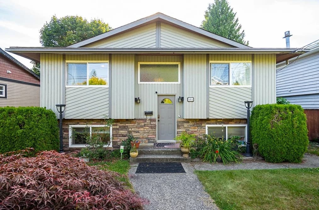 404 MUNDY STREET, Coquitlam, BC — Residential for Sale - Main Photo