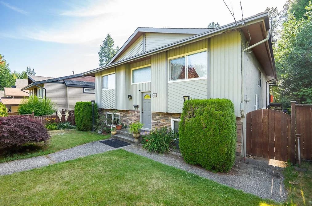 404 MUNDY STREET, Coquitlam, BC — Residential for Sale - Photo 2