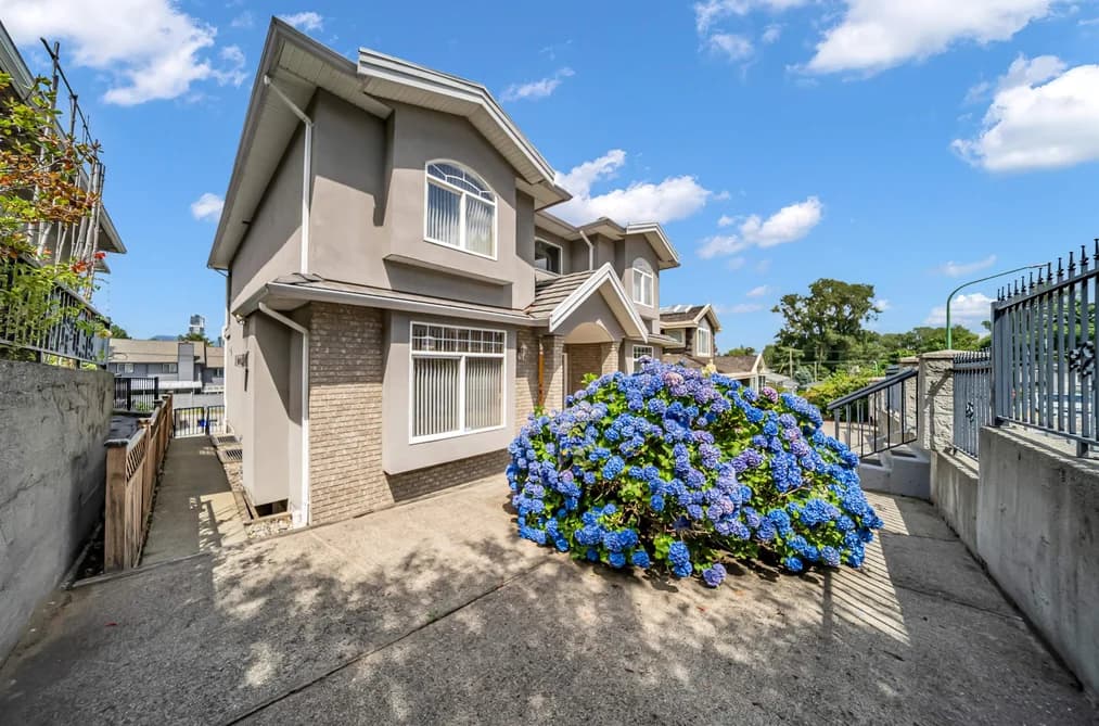 4049 CURLE AVENUE, Burnaby, BC — Residential for Sale - Photo 2