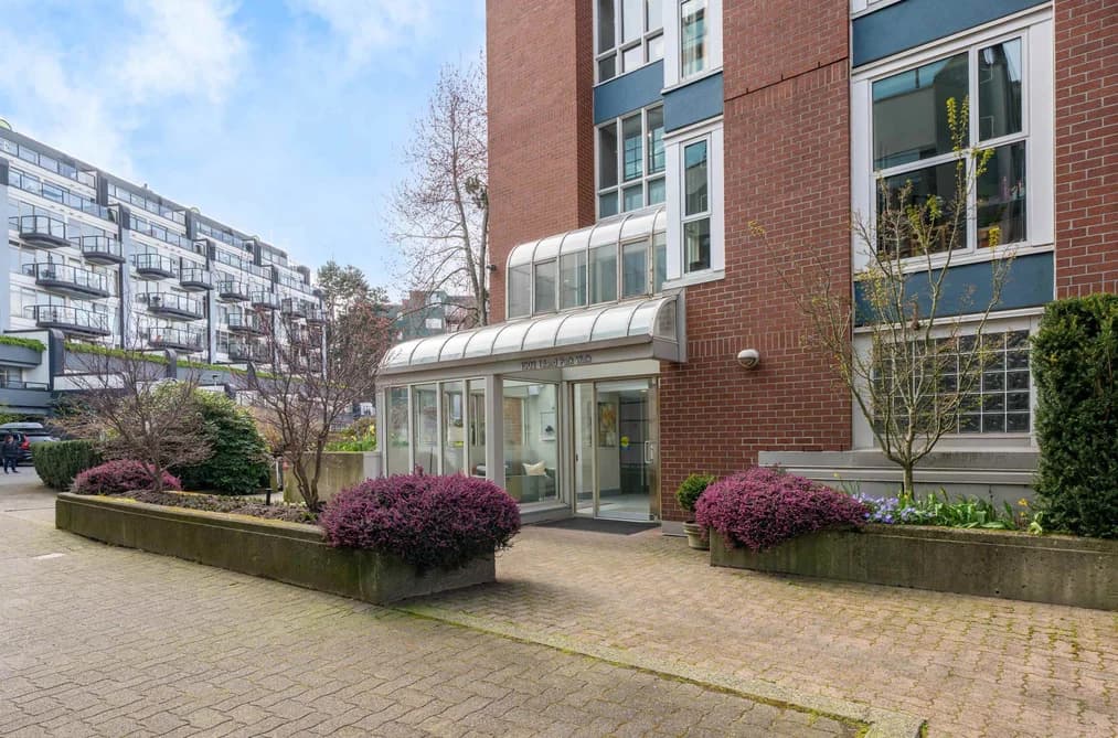 405 1502 ISLAND PARK WALK, Vancouver, BC — Residential for Sale - Main Photo