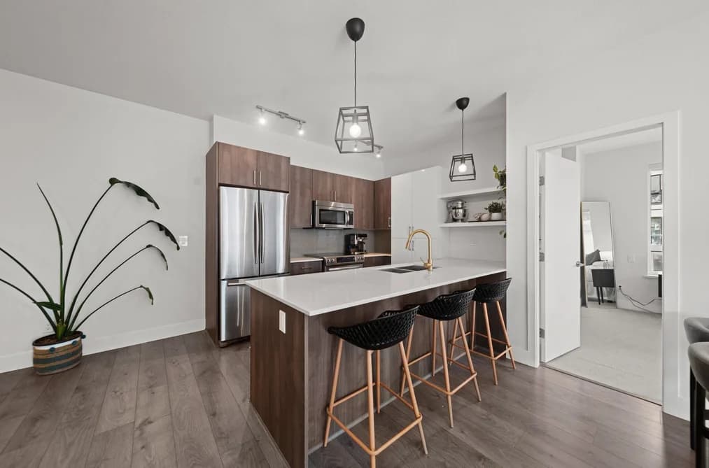 405 630 COMO LAKE AVENUE, Coquitlam, BC — Residential for Sale - Main Photo
