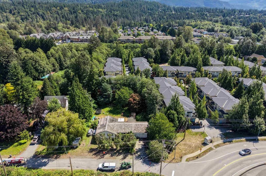 40668 OLSON ROAD, Squamish, BC — Residential for Sale - Main Photo