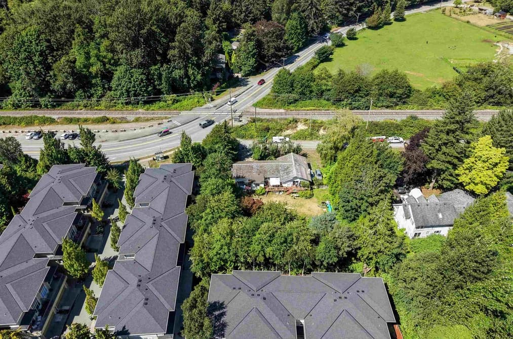40668 OLSON ROAD, Squamish, BC — Residential for Sale - Photo 2