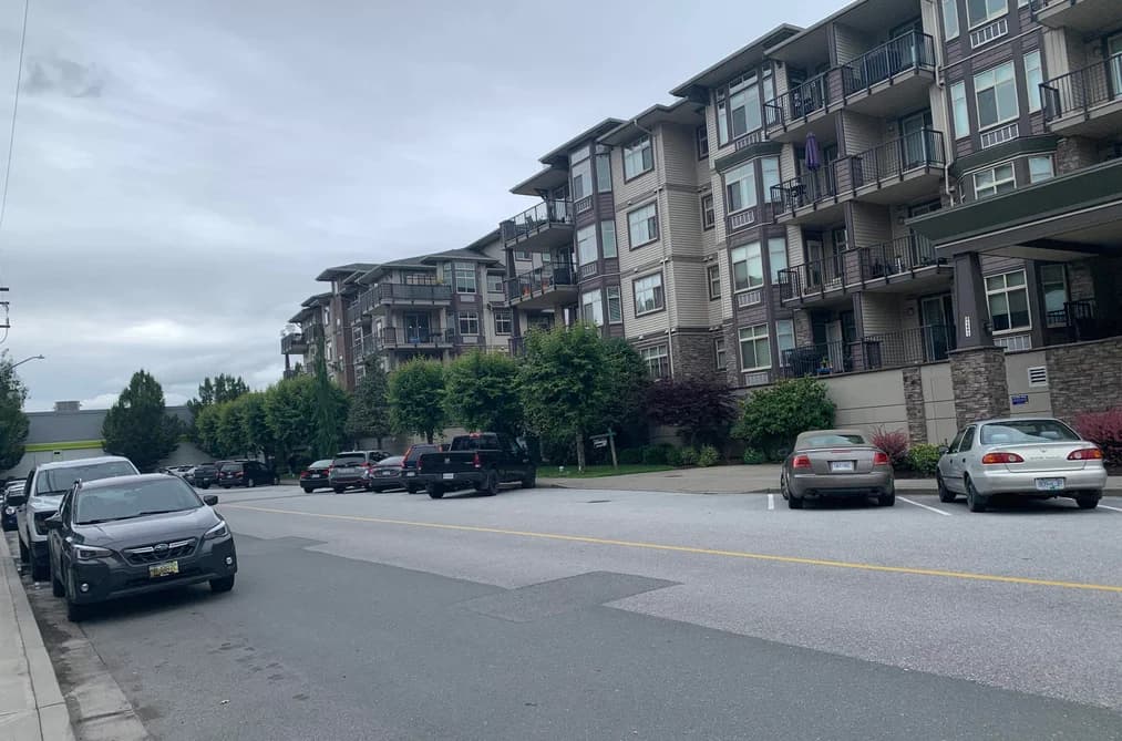 407 45893 CHESTERFIELD AVENUE, Chilliwack, BC — Residential for Sale - Photo 2