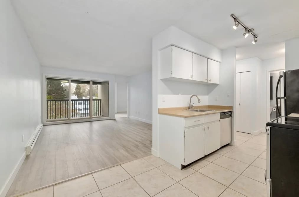 407 9857 MANCHESTER DRIVE, Burnaby BC V3N 4P6 - Photo 1