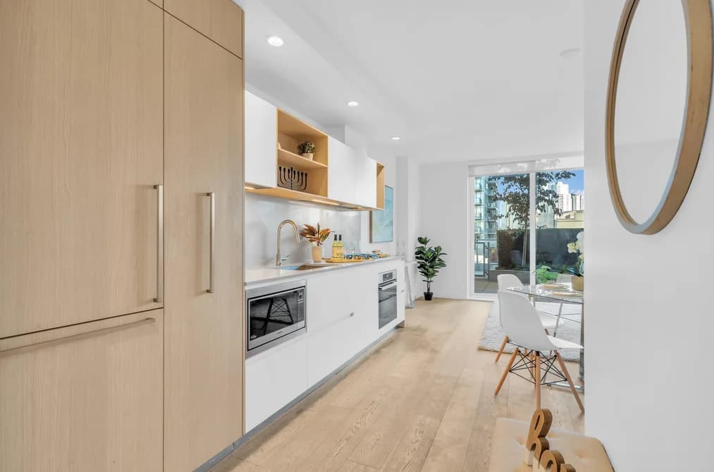 408 6000 MCKAY AVENUE, Burnaby, BC — Residential for Sale - Photo 2