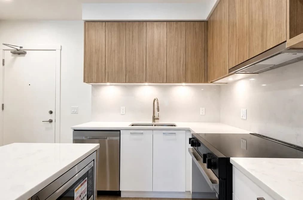 408 82 FIRST STREET, New Westminster, BC — Residential for Sale - Photo 2