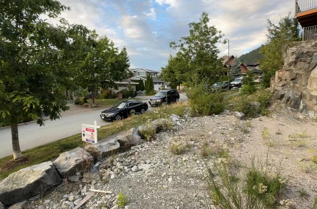 40876 THE CRESCENT, Squamish, BC — Land for Sale - Photo 2