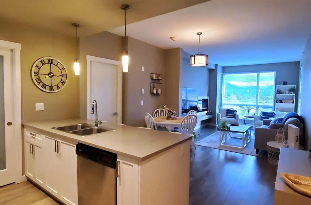 409 2242 WHATCOM ROAD, Abbotsford, BC — Residential for Sale - Photo 2