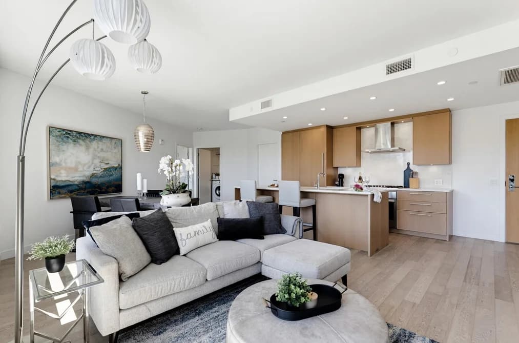 409 3220 CONNAUGHT CRESCENT, North Vancouver, BC — Residential for Sale - Main Photo