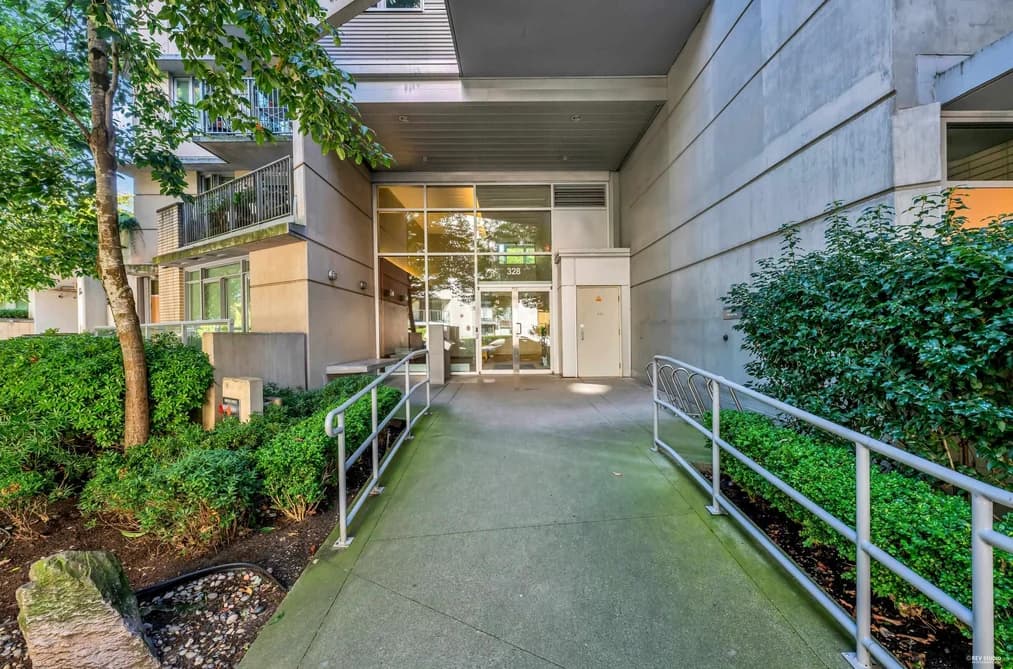 409 328 E 11TH AVENUE, Vancouver, BC — Residential for Sale - Photo 2