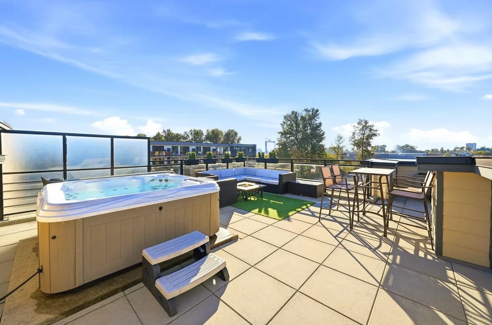 409 733 W 14TH STREET, North Vancouver, BC — Residential for Sale - Main Photo