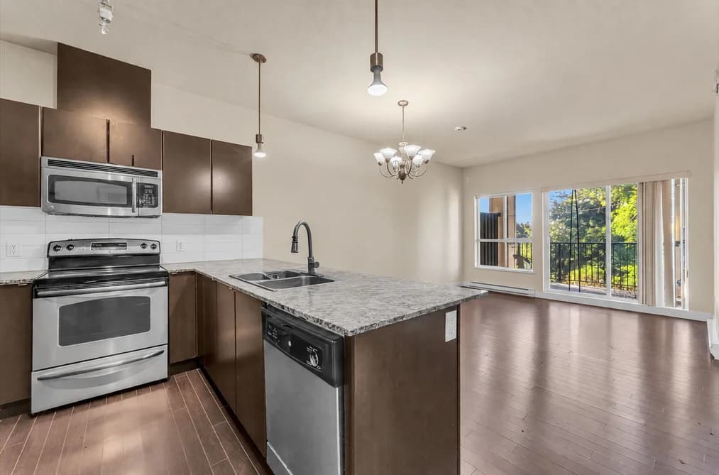 409 9655 KING GEORGE BOULEVARD, Surrey, BC — Residential for Sale - Photo 2