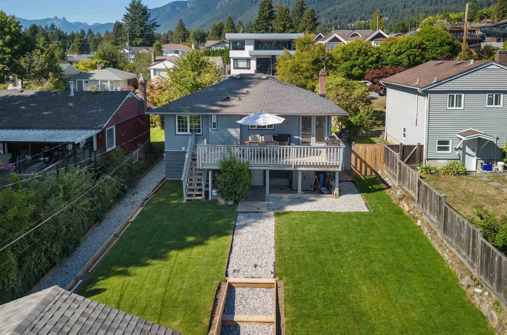 409 W 27TH STREET, North Vancouver, BC — Residential for Sale - Photo 2