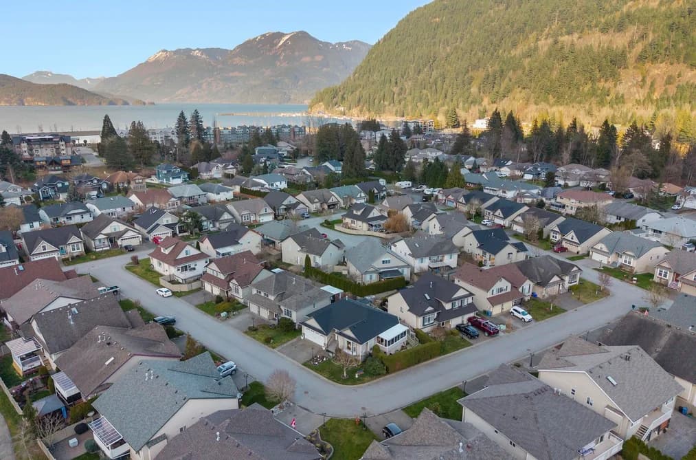 41 349 WALNUT AVENUE, Harrison Hot Springs, BC — Residential for Sale - Photo 2