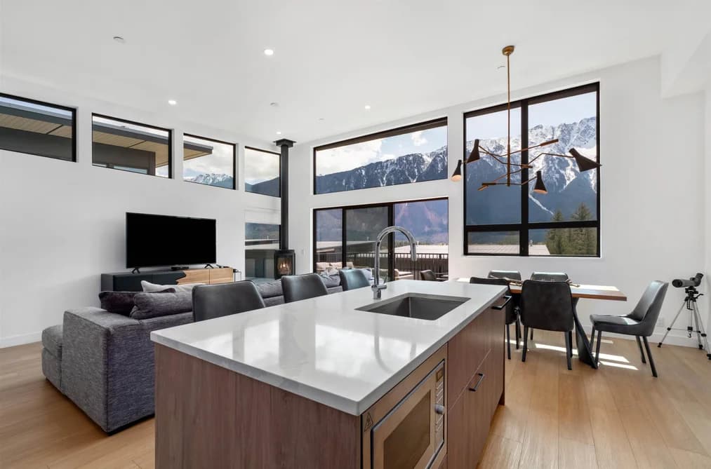 41 4000 SUNSTONE WAY, Pemberton, BC — Residential for Sale - Photo 2