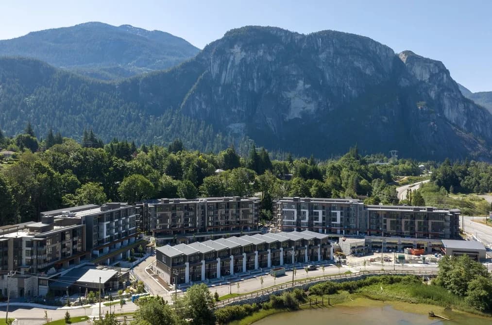 410 1500 SCOTT CRESCENT, Squamish, BC — Residential for Sale - Main Photo