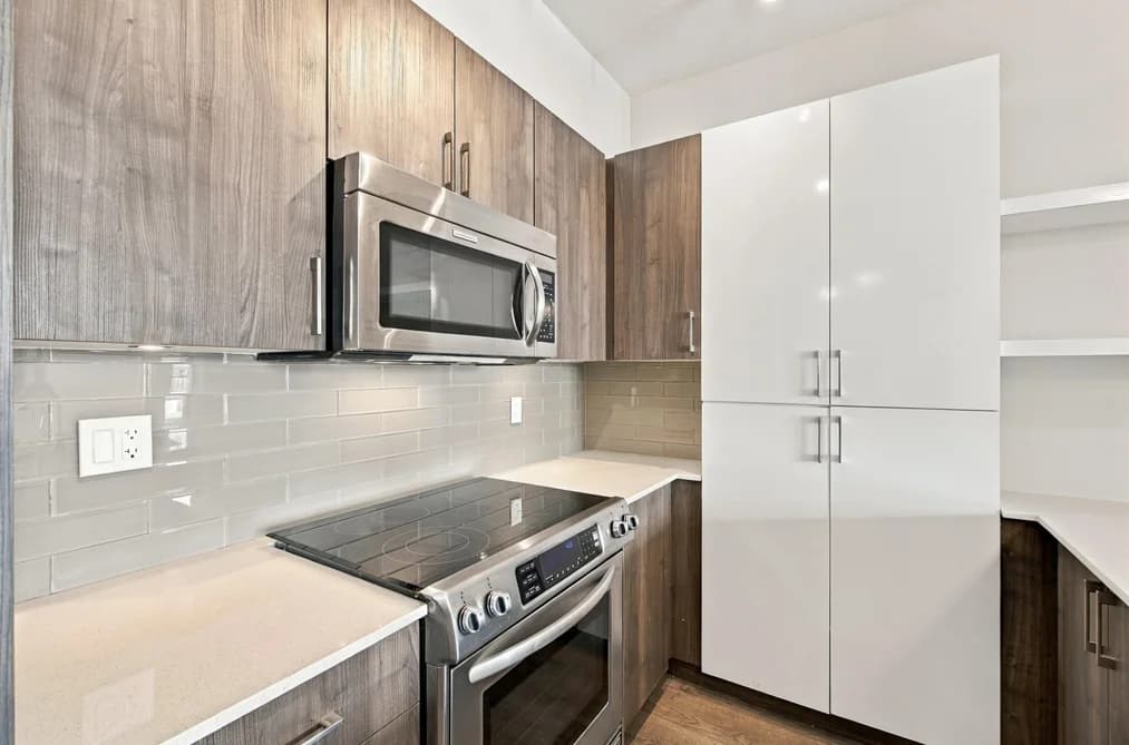 410 630 COMO LAKE AVENUE, Coquitlam, BC — Residential for Sale - Photo 2