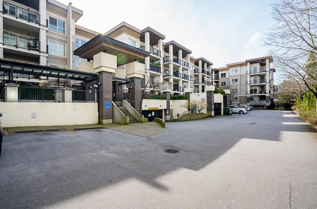 410 9655 KING GEORGE BOULEVARD, Surrey, BC — Residential for Sale - Photo 2