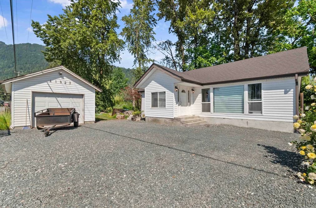 41023 YALE ROAD, Chilliwack, BC — Residential for Sale - Photo 2