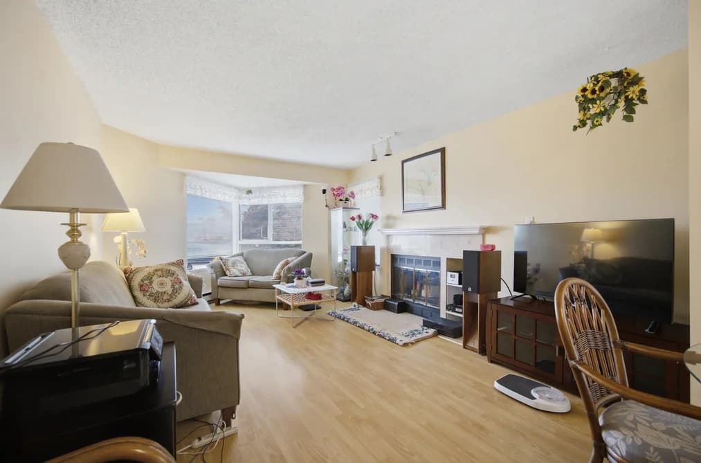 411 1215 LANSDOWNE DRIVE, Coquitlam, BC — Residential for Sale - Photo 2