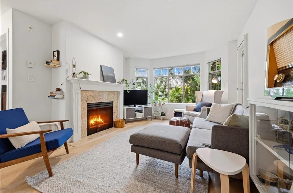 411 2059 CHESTERFIELD AVENUE, North Vancouver, BC — Residential for Sale - Main Photo
