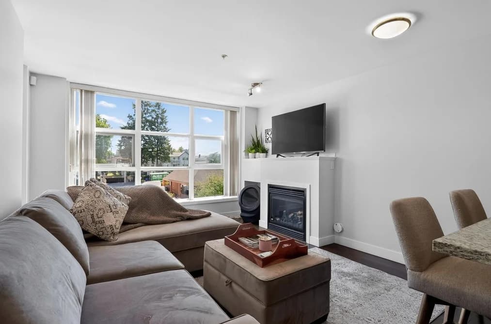 411 3255 SMITH AVENUE, Burnaby, BC — Residential for Sale - Photo 2