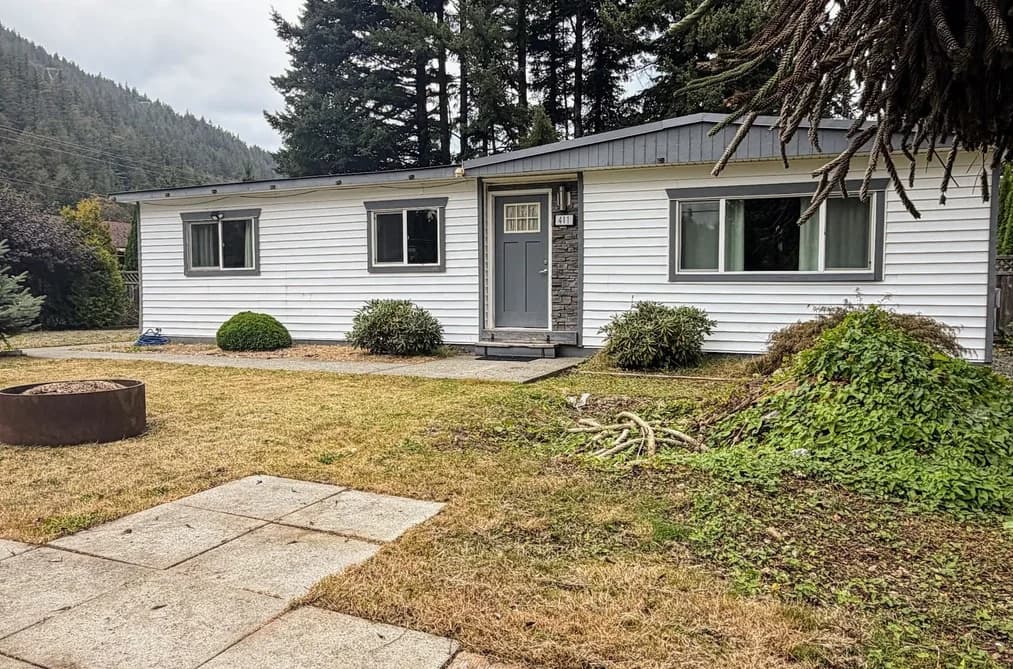 411 EMERALD AVENUE, Harrison Hot Springs, BC — Residential for Sale - Main Photo