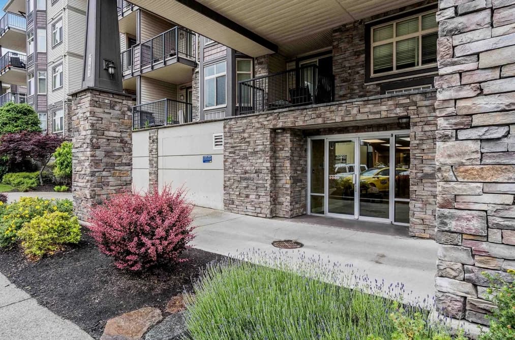 412 45893 CHESTERFIELD AVENUE, Chilliwack, BC — Residential for Sale - Photo 2