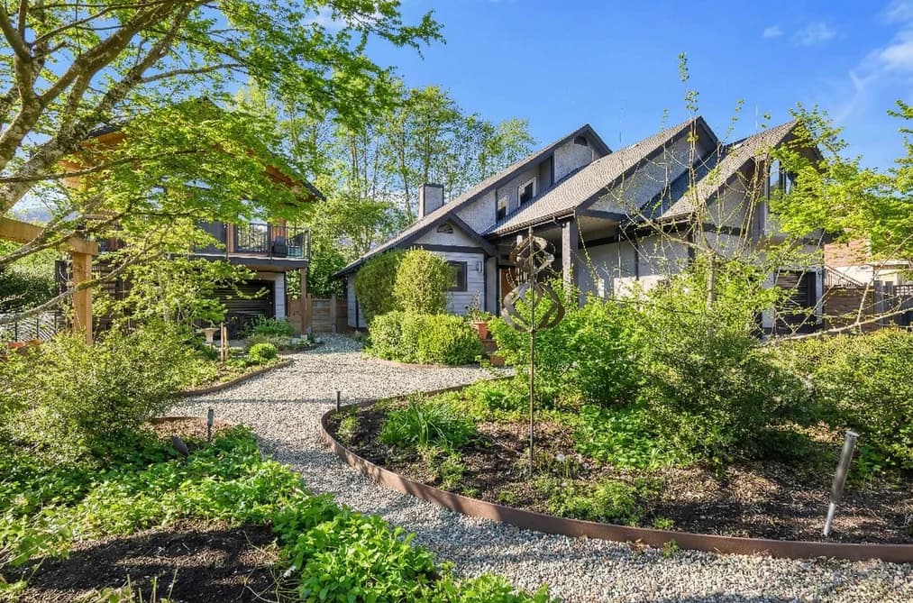 41281 MEADOW AVENUE, Squamish, BC — Residential for Sale - Main Photo