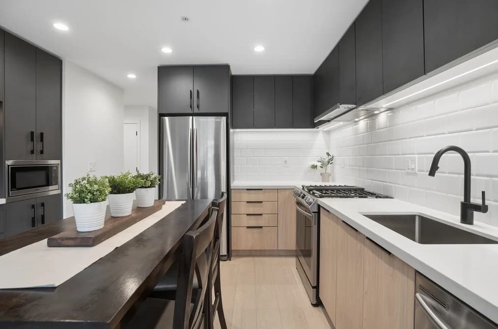 413 3038 ST GEORGE STREET, Port Moody, BC — Residential for Sale - Main Photo
