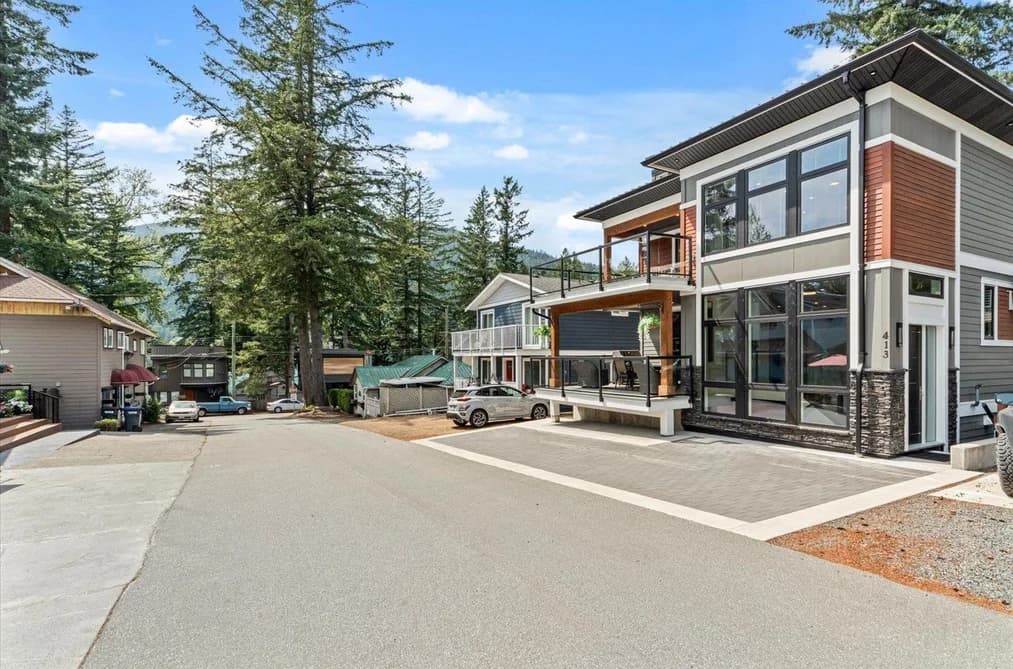413 MAPLE STREET, Cultus Lake, BC — Residential for Sale - Photo 2