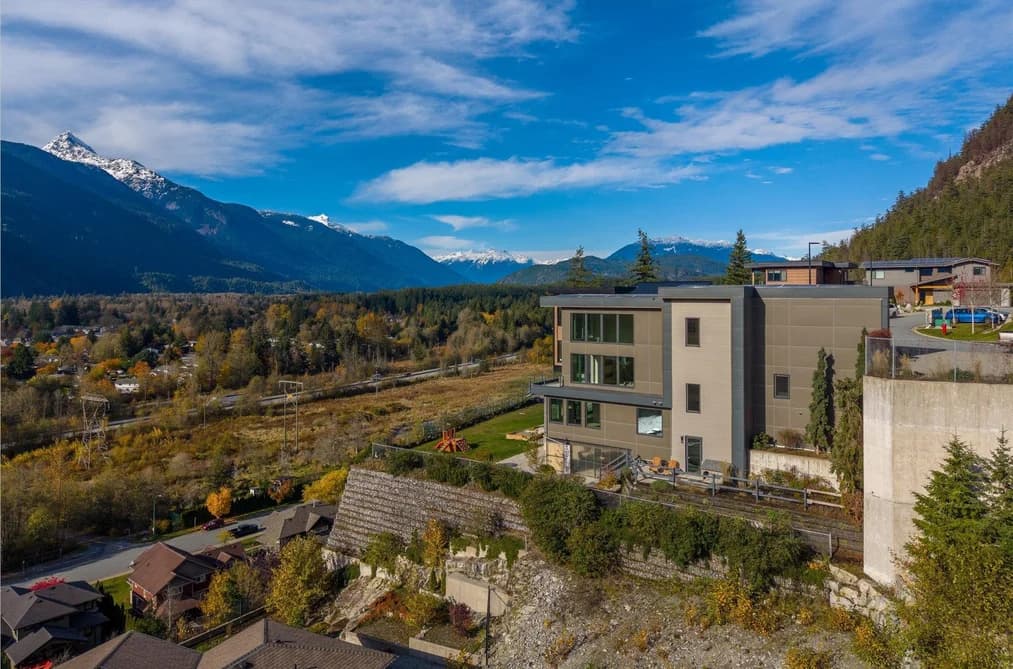 41337 HORIZON DRIVE, Squamish, BC — Residential for Sale - Photo 2
