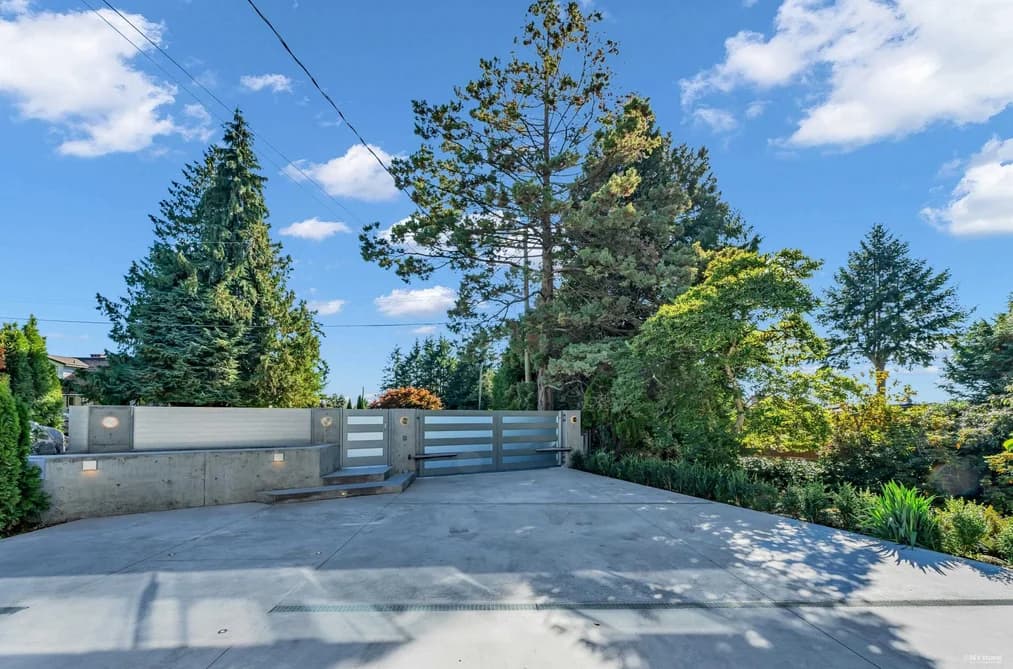 4138 BURKEHILL ROAD, West Vancouver, BC — Residential for Sale - Photo 2
