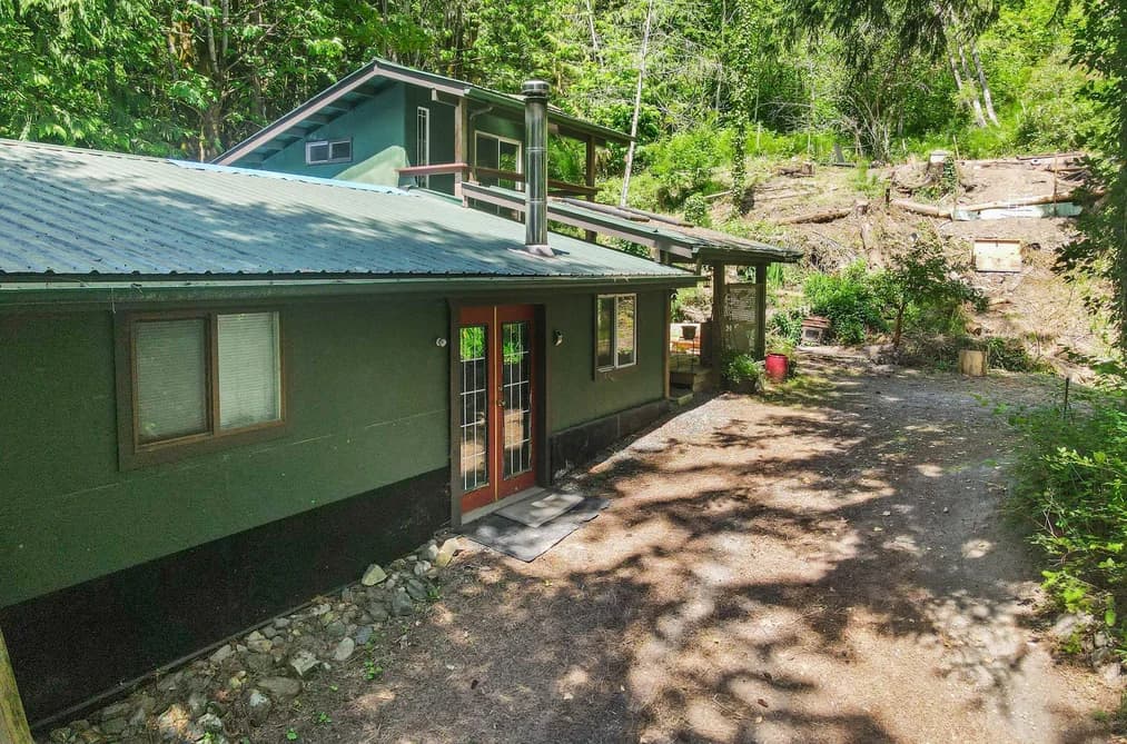 4139 SLESSE ROAD, Chilliwack, BC — Residential for Sale - Photo 2