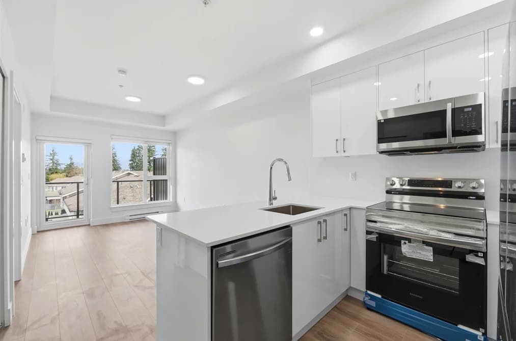 414 15739 FRASER HIGHWAY, Surrey, BC — Residential for Sale - Photo 2