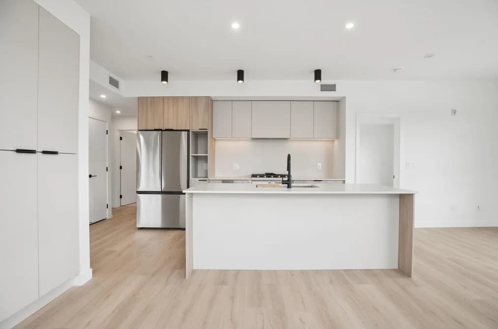 414 623 KEMSLEY AVENUE, Coquitlam, BC — Residential for Sale - Main Photo