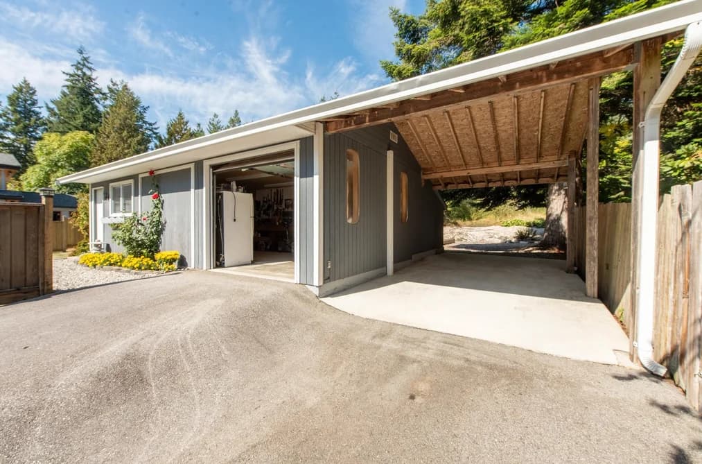 4144 BROWNING ROAD, Sechelt, BC — Residential for Sale - Photo 2