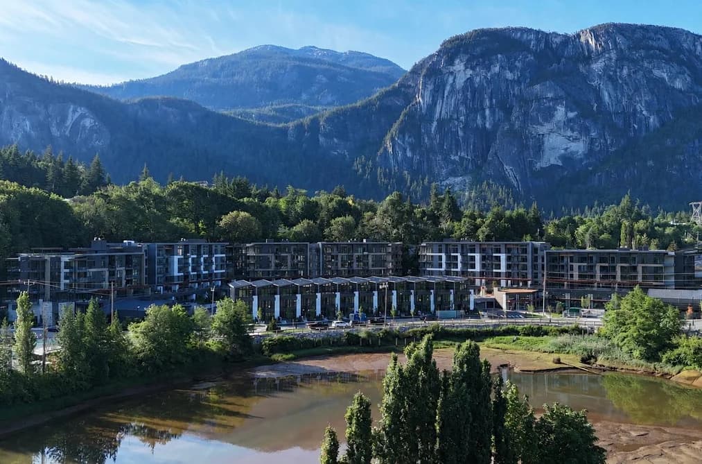 415 1500 SCOTT CRESCENT, Squamish, BC — Residential for Sale - Main Photo