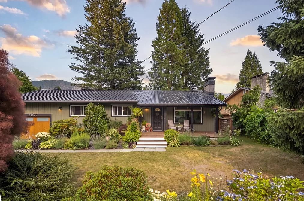 41532 RAE ROAD, Squamish, BC — Residential for Sale - Main Photo